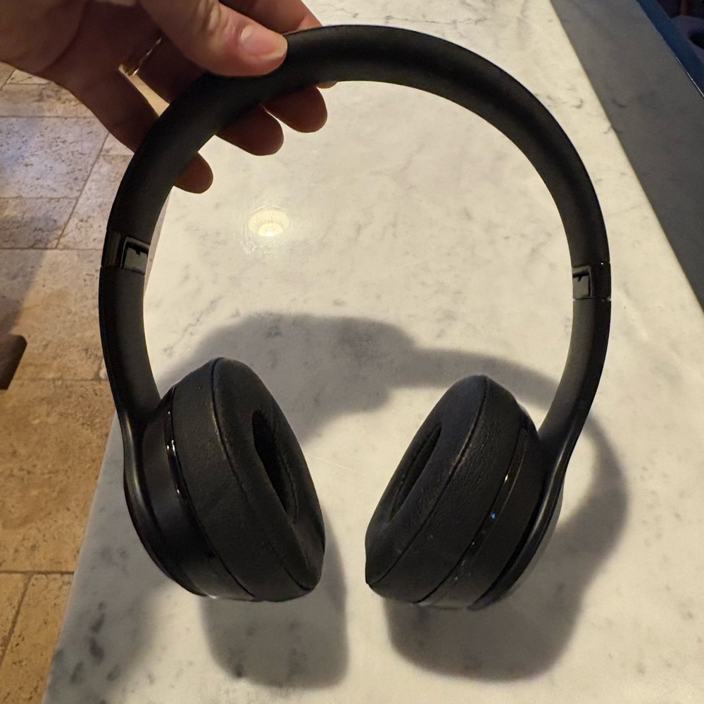 Beats by Dre Over-Ear Black Headphones Solo3